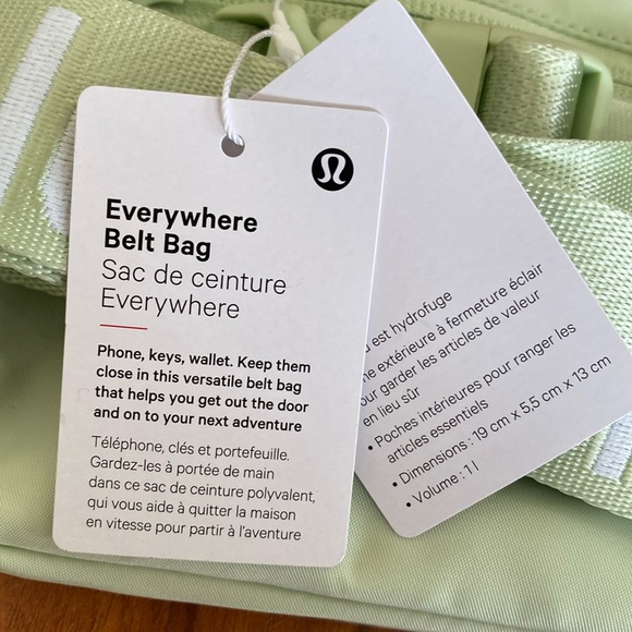 ❤️ Lululemon Everywhere Belt Bag Wordmark Kohlrabi Green/White NWT - Picture 4 of 12